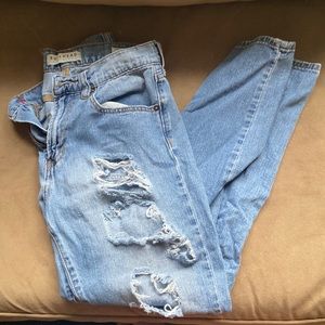 PacSun Bullhead ripped boyfriend jean sz 6 ✨